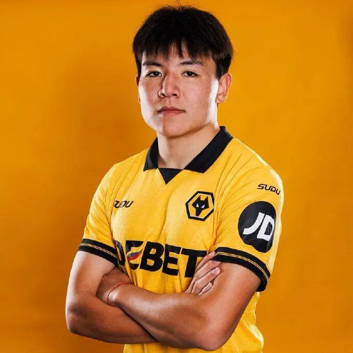 九游娱乐下载-明晚英伦首秀？徐彬租借加盟巴恩斯利