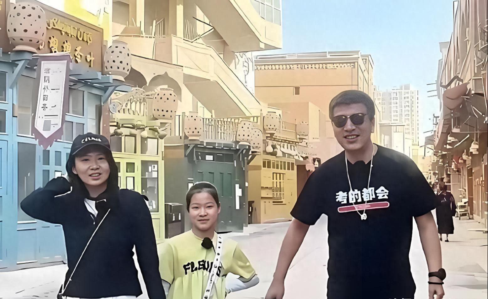 九游娱乐官方-张雪峰去世15天，原配李丽婧罕见发声，透露张姩菡近况，令人担忧